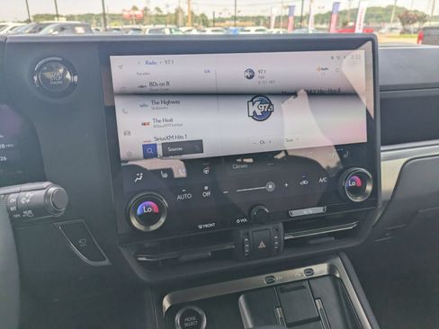 Used 2025 Lexus GX 550 AWD/4WD image 16