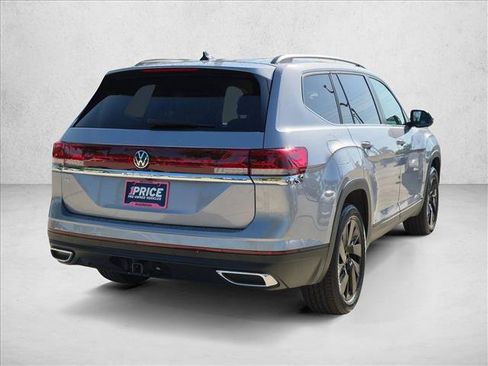 Used 2024 Volkswagen Atlas SE w/ Black Wheel Package FWD image 5