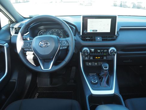 Used 2025 Toyota RAV4 SE image 15