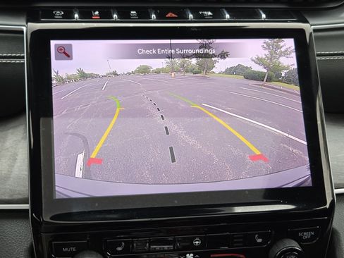 Used 2023 Jeep Grand Cherokee Limited AWD/4WD image 13