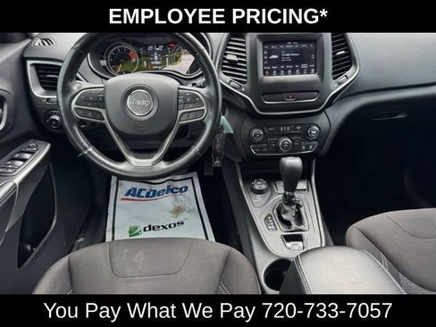 Used 2019 Jeep Cherokee Latitude w/ Cold Weather Group AWD/4WD image 19