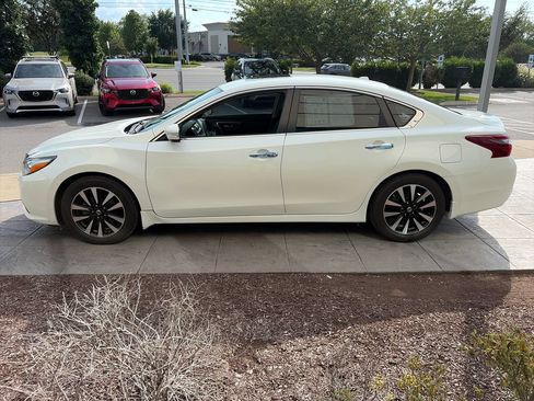 Used 2018 Nissan Altima 2.5 SV w/ 2.5 SV Technology Package FWD image 8