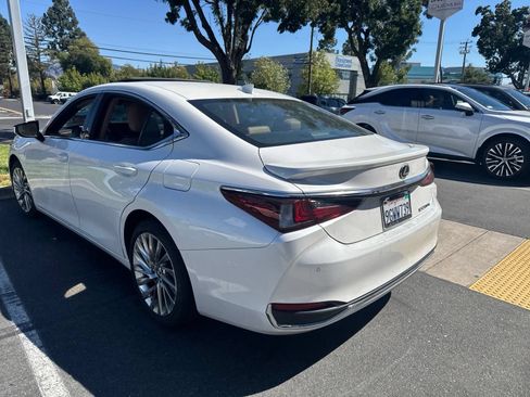 Used 2023 Lexus ES 300h w/ Accessory Package (Z1) FWD image 4