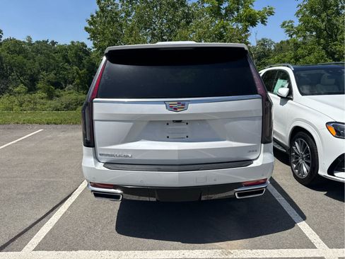 Used 2023 Cadillac Escalade Premium Luxury AWD/4WD image 5