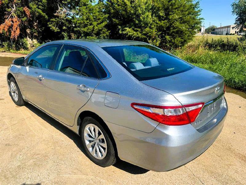 Used 2015 Toyota Camry LE FWD image 12
