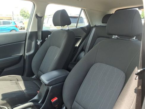 Used 2025 Hyundai Venue SE FWD image 17