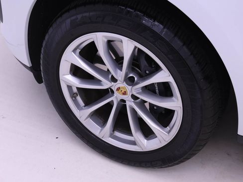 Used 2025 Porsche Macan AWD/4WD image 20