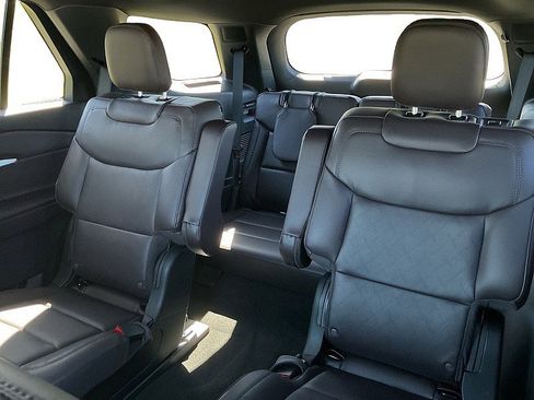 New 2026 Ford Explorer Platinum image 12