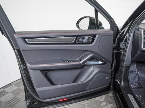 Certified 2023 Porsche Cayenne Turbo AWD/4WD image 27