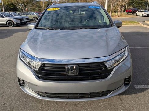 Certified 2024 Honda Odyssey Touring image 3