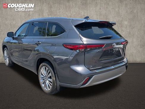 Used 2023 Toyota Highlander Platinum AWD/4WD image 5