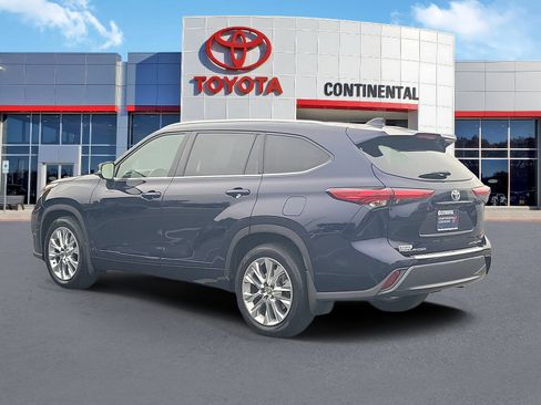 Used 2022 Toyota Highlander Limited AWD/4WD image 4