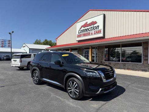 Used 2025 Nissan Pathfinder Platinum AWD/4WD image 2