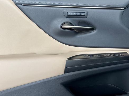 Certified 2020 Lexus ES 300h w/ Premium Package FWD image 12