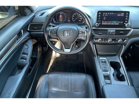 Used 2018 Honda Accord Touring image 16
