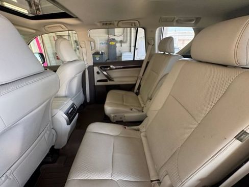 Used 2017 Lexus GX 460 Luxury w/ Preferred Accessory Package AWD/4WD image 30