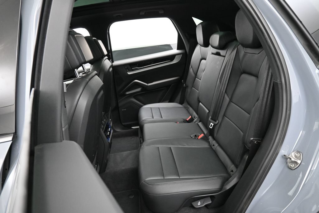 Certified 2026 Porsche Cayenne AWD/4WD image 23