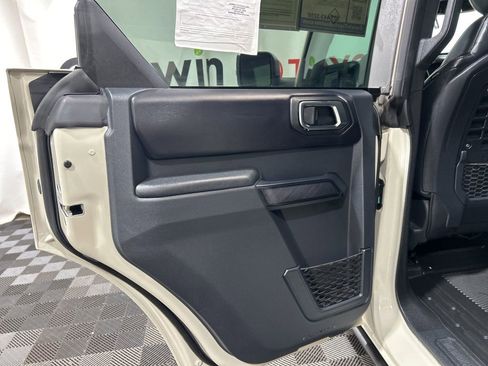 Used 2025 Ford Bronco Badlands image 18