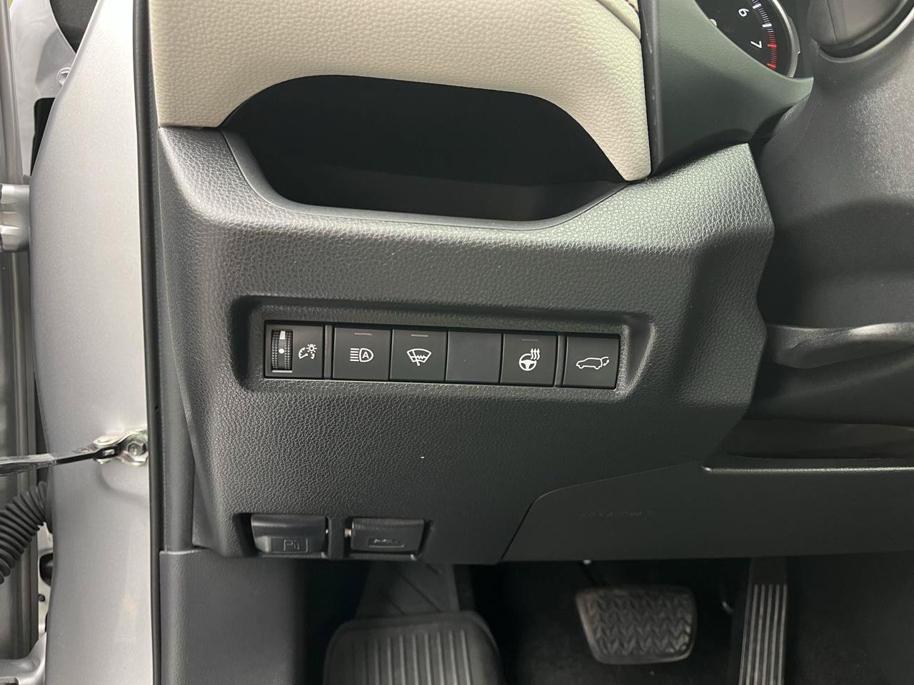 Used 2020 Toyota RAV4 XLE Premium AWD/4WD image 12