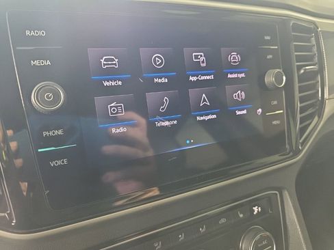 Used 2022 Volkswagen Atlas Cross Sport SEL R-Line w/ Cross Sport MDO Package image 18