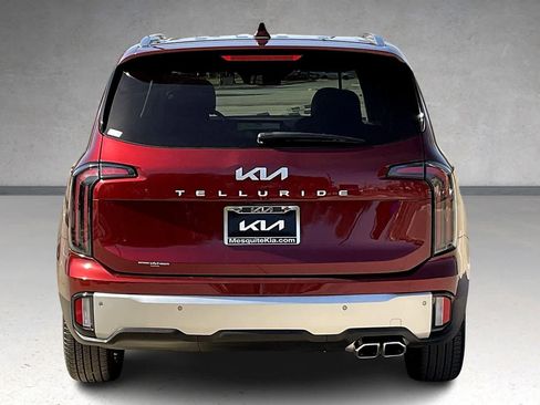 Used 2024 Kia Telluride EX w/ EX Captain's Chair Package image 5