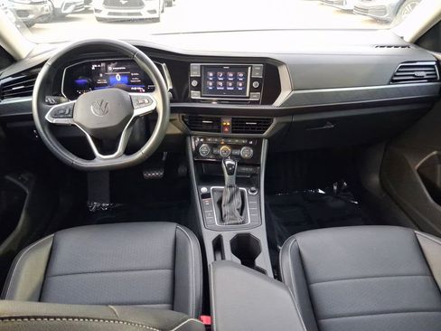 Certified 2023 Volkswagen Jetta SE FWD image 9