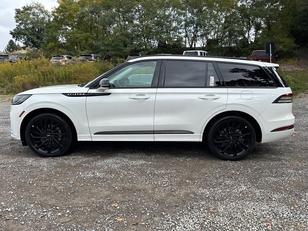 New 2027 Lincoln Aviator Reserve AWD/4WD image 2