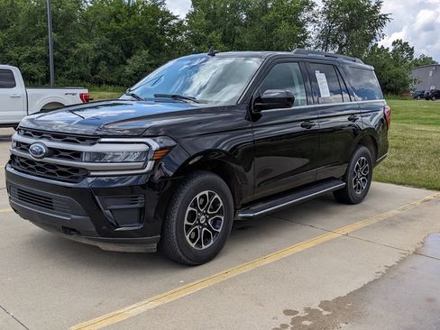 Used 2023 Ford Expedition XLT AWD/4WD image 7