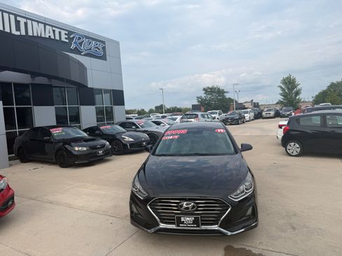 Used 2019 Hyundai Sonata SE FWD image 2