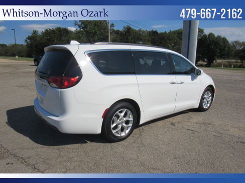 Used 2018 Chrysler Pacifica Touring Plus w/ Tire & Wheel Group image 14