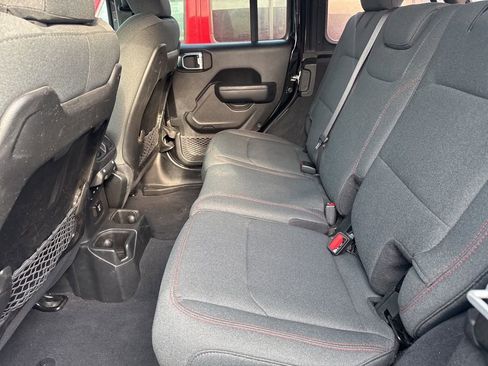 Used 2025 Jeep Wrangler Unlimited Rubicon image 23