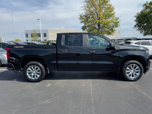Used 2020 Chevrolet Silverado 1500 Custom w/ Custom Value Package image 2