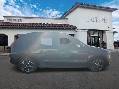 Certified 2025 Kia Niro EX image 8