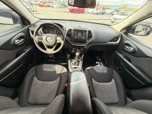 Used 2015 Jeep Cherokee Sport image 20