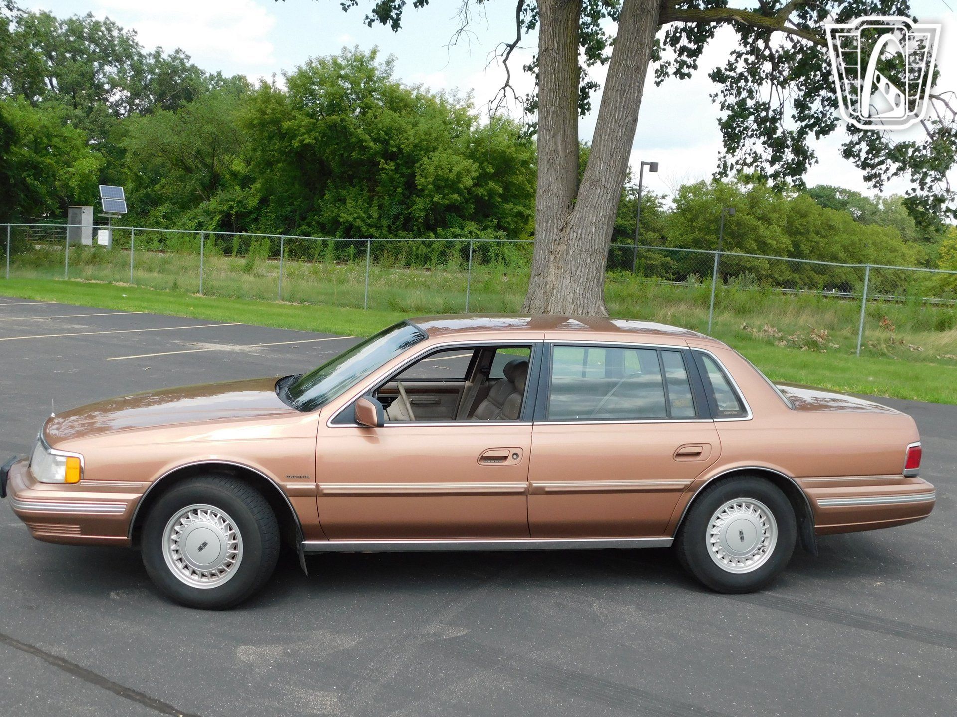 Used 1992 Lincoln Continental Executive FWD image 9