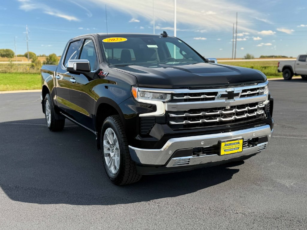 Used 2025 Chevrolet Silverado 1500 LTZ w/ LTZ Premium Package AWD/4WD image 5