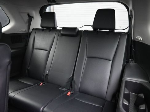 Certified 2024 Toyota Grand Highlander AWD image 30