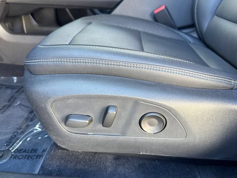 Used 2024 Chevrolet Equinox EV LT FWD image 12