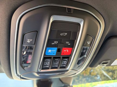 Used 2026 Jeep Grand Cherokee Limited AWD/4WD image 22