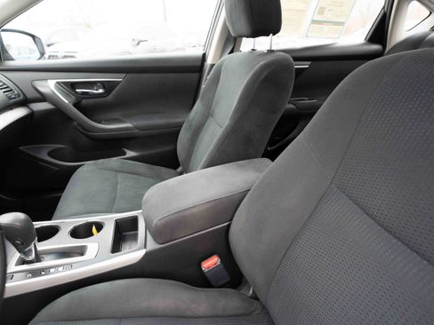 Used 2015 Nissan Altima 2.5 SV w/ Convenience Package image 10