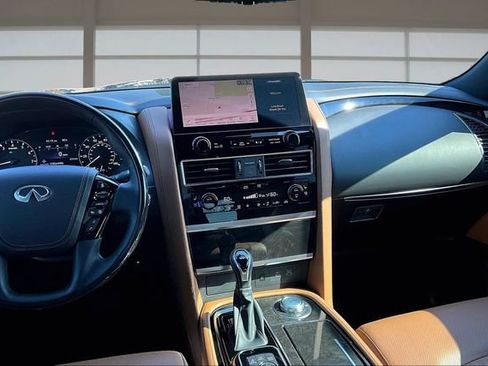 Used 2024 INFINITI QX80 Sensory AWD/4WD image 6