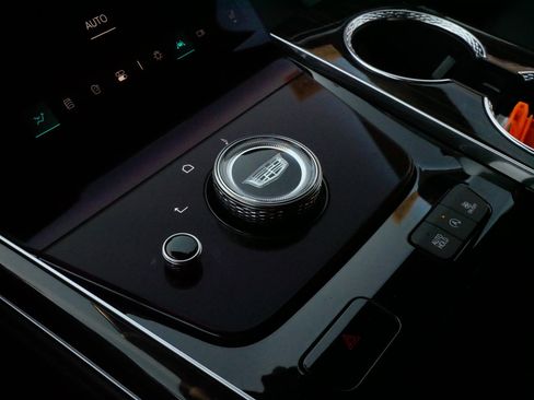 Certified 2025 Cadillac Escalade Luxury w/ LPO, Floor Liner Package image 24