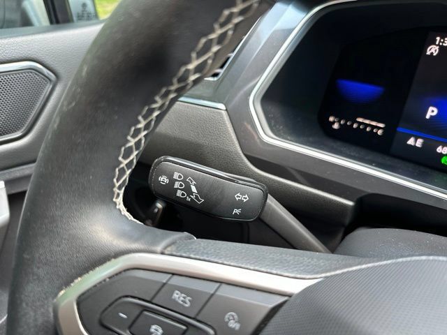 Used 2022 Volkswagen Tiguan SE FWD image 25