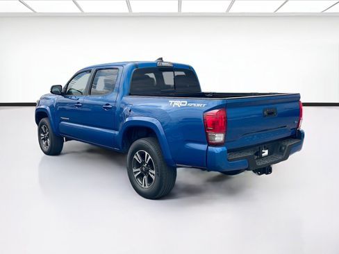 Used 2017 Toyota Tacoma TRD Sport w/ Tow Package RWD image 6