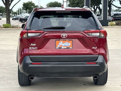 Used 2020 Toyota RAV4 XLE Premium FWD image 6