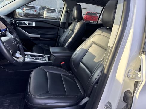 Certified 2022 Ford Explorer XLT w/ Equipment Group 202A image 20