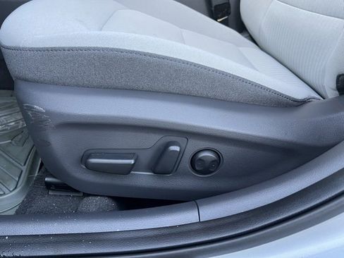 Used 2022 Hyundai Ioniq SE image 11