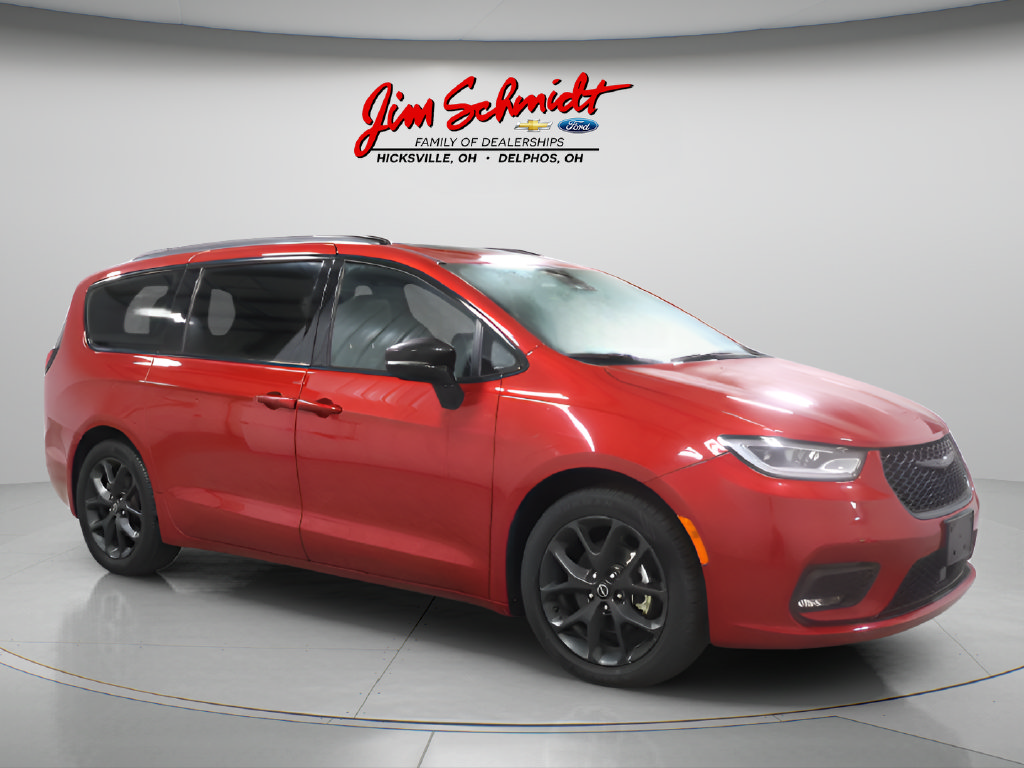 Used 2026 Chrysler Pacifica Limited w/ S Appearance Package FWD image 1