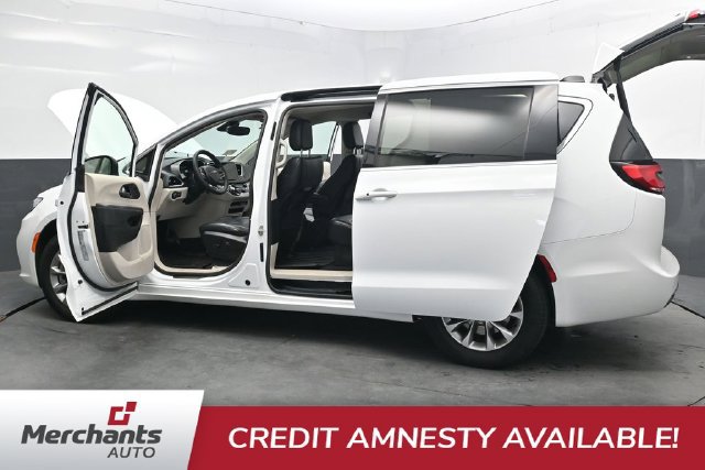 Used 2023 Chrysler Pacifica Touring-L AWD/4WD image 46