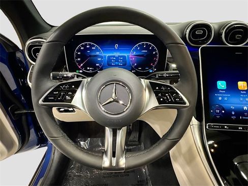 Used 2025 Mercedes-Benz GLC 300 4MATIC image 11